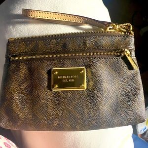COPY - Michael Kors wallet/wristlet
